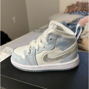 Jordan 1 Mid Toddler Sneakers 5C.
NEVER WORN